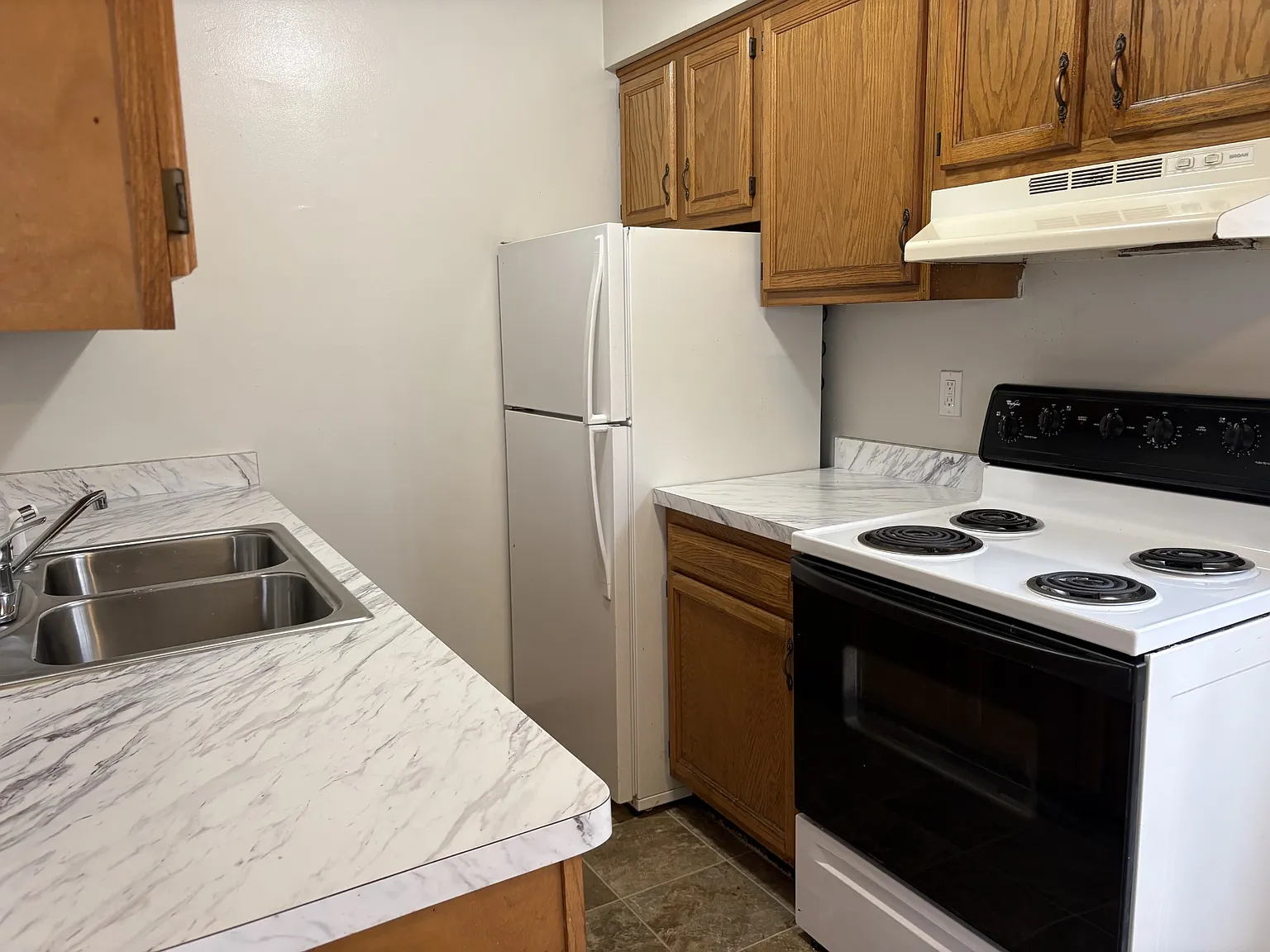 One Month Free!Updated One-Bedroom Unit In Stevens Square Neighborhood — Photo 2