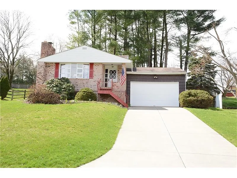 208 Stonebrook Dr photo 1
