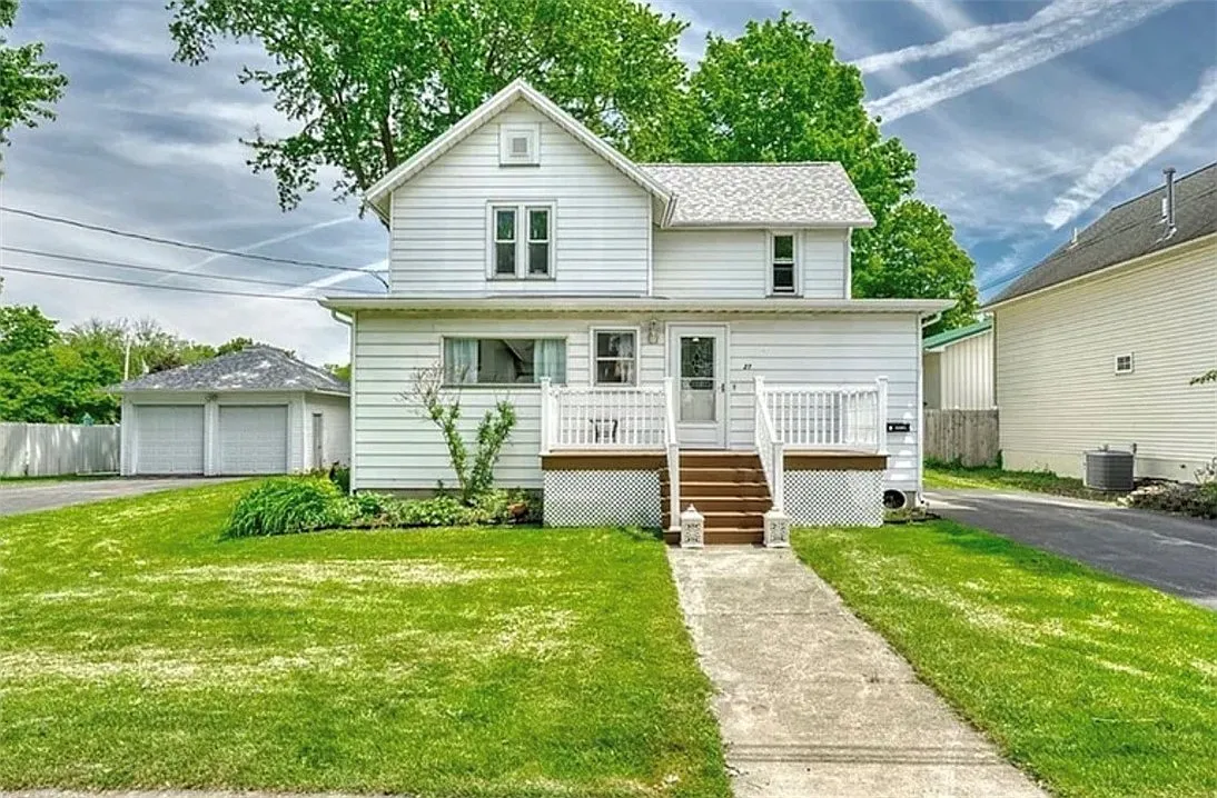 2 bed, 1.0 bath, 2395 sqft, $1,800 — Photo 1