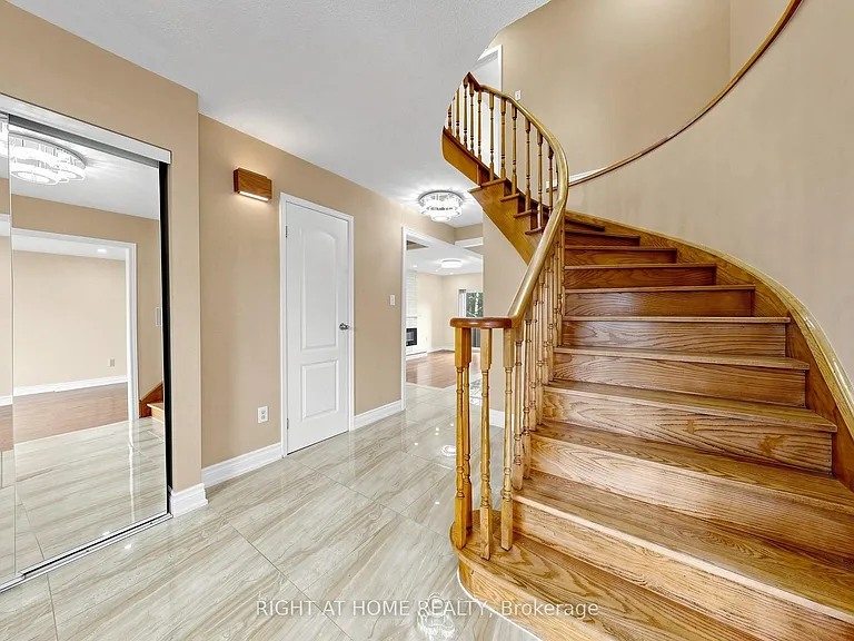 86 Howlett Ave — Photo 25