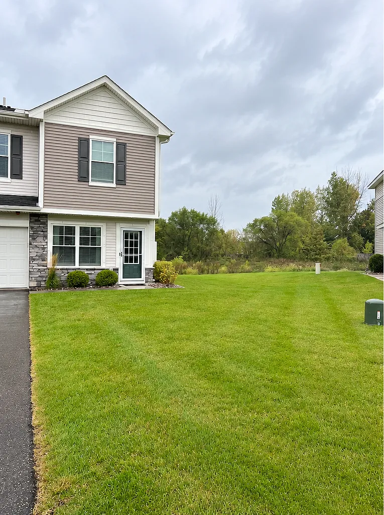 3 bed, 1800 sqft, $2,500 — Photo 2