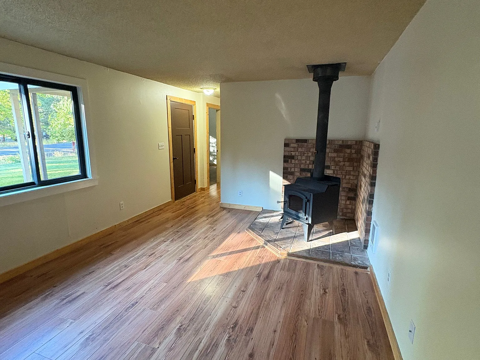 3 bed, 1292 sqft, $2,200 — Photo 3