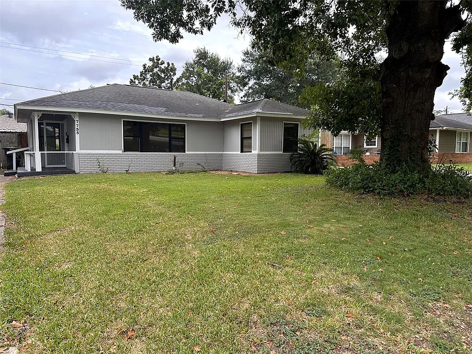 7735 Oak Vista St