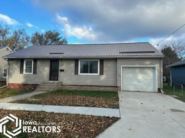 437 2nd Ave SE, Britt, IA 50423
