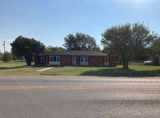 616 S Bailey St, Electra, TX 76360