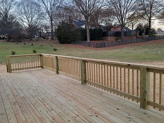 5th image of 214 Edgewood Dr