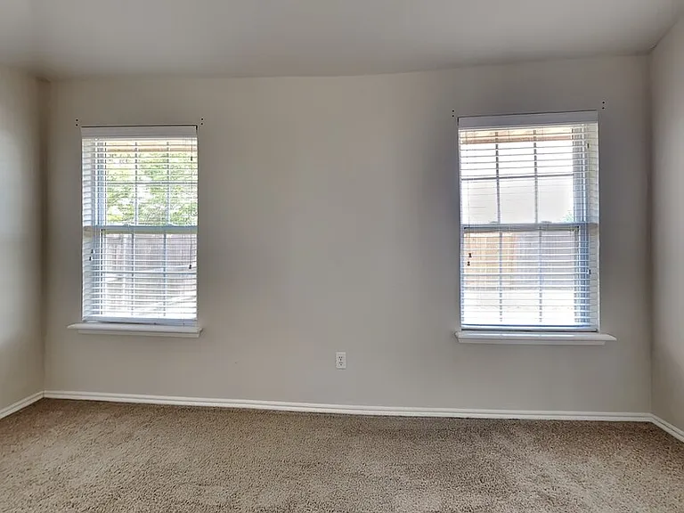 2165 Robin Ridge Ln — Photo 5