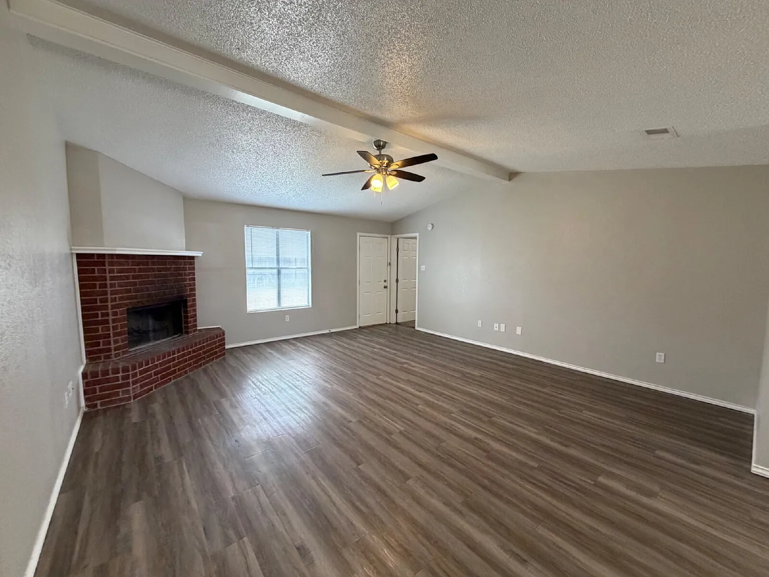 3 bed, 2.0 bath, 1594 sqft, $1,450 — Photo 3