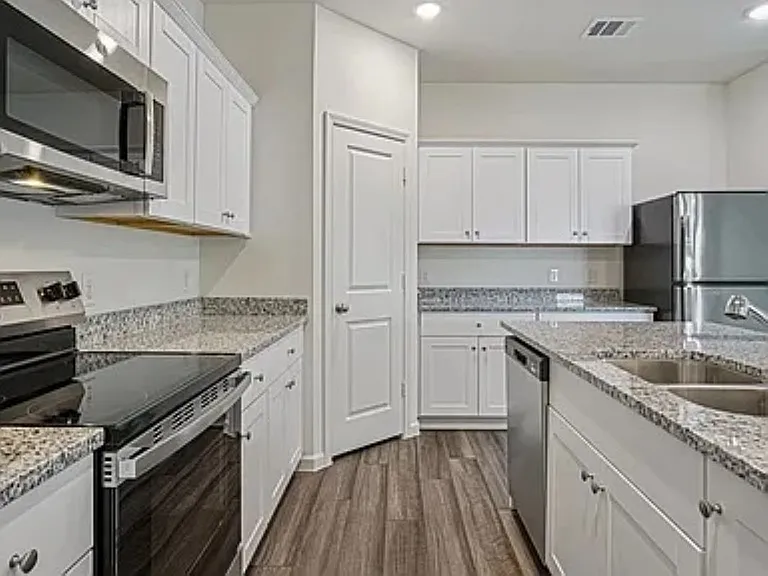 2305 Prairie Ln — Photo 3