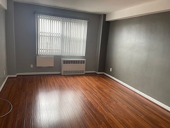 3rd image of 16010 89th Ave APT 15H