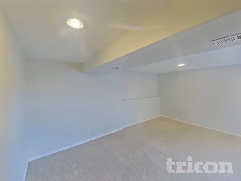 7335 Dobbs Dr — Photo 4