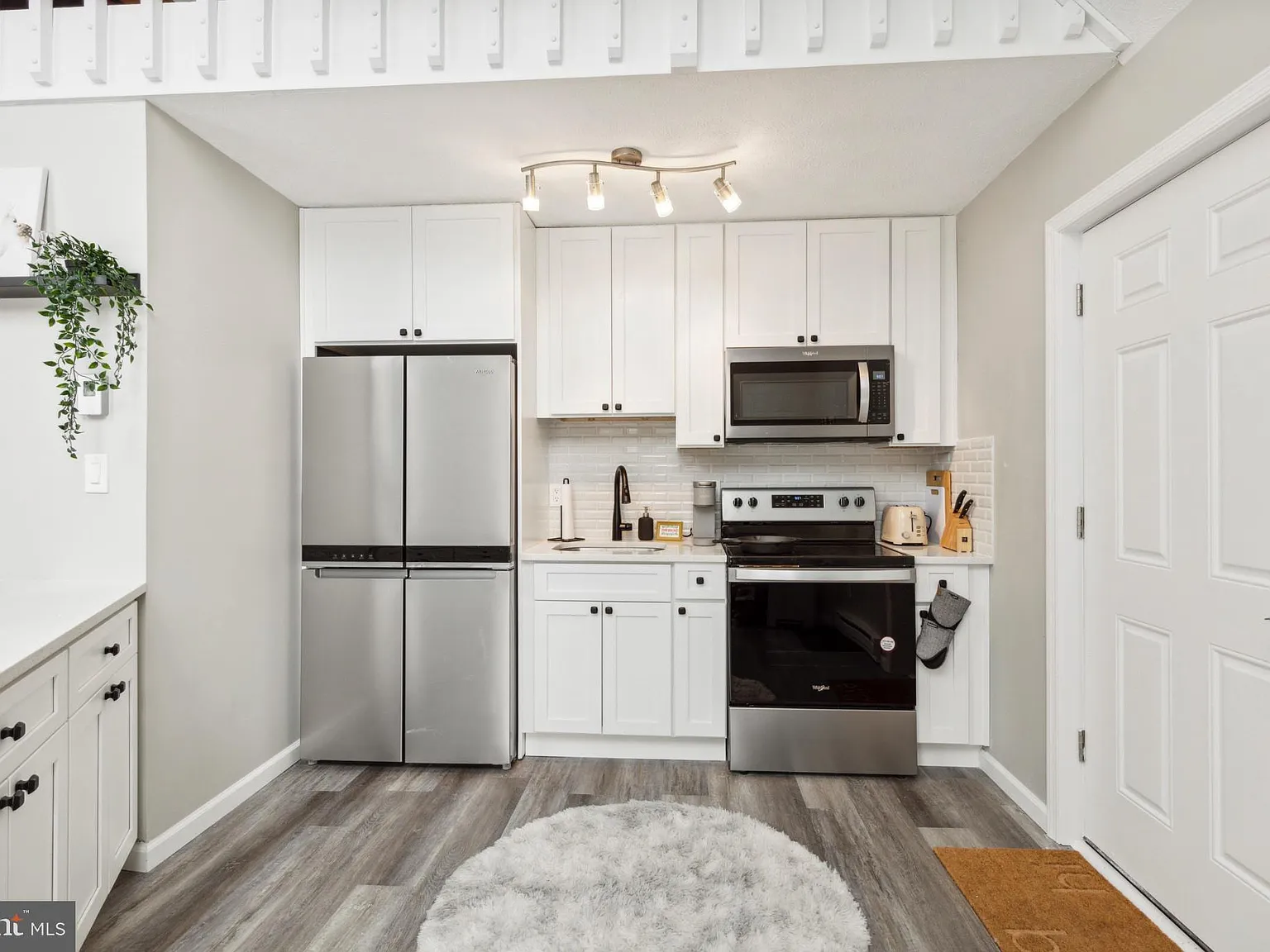 3 bed, 1.0 bath, 930 sqft, $2,750 — Photo 4