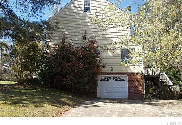2nd image of 906 Queensbury Cir