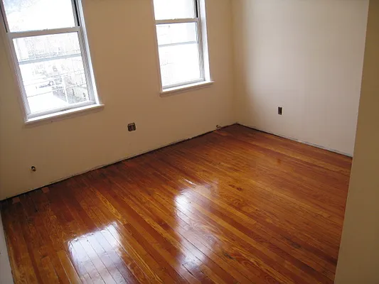 Rented by Alexiou Realty | media 24