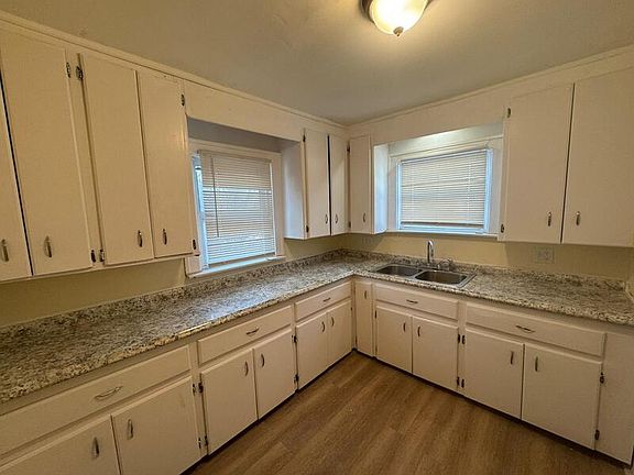 5th image of 15381 Stansbury St