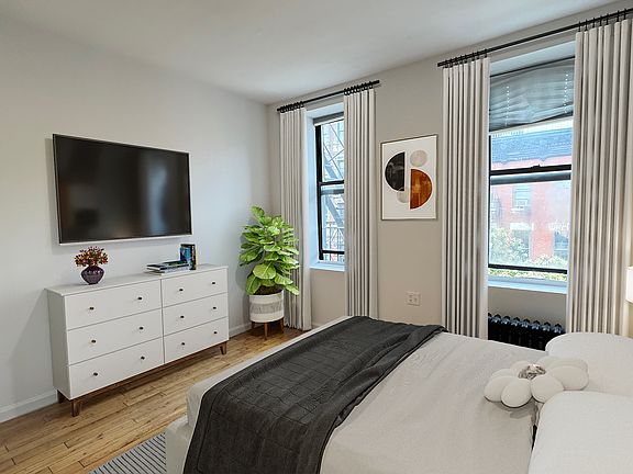 4th image of 306 E 6th St APT 12