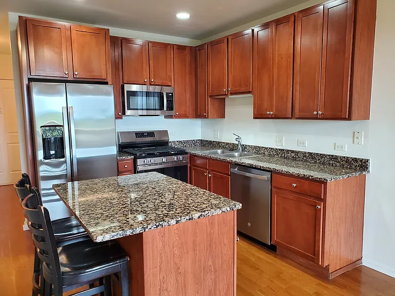 828 W Grace St #611 — Photo 2