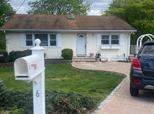 6 Brooks Ct, Stony Pt, NY 10980