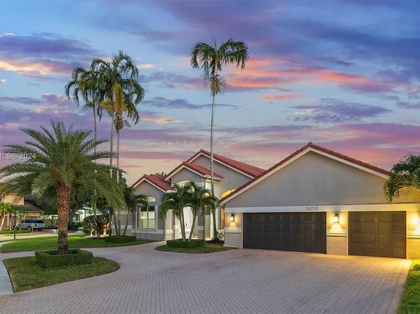 15210 Laurel Ln N, Pembroke Pines, FL 33027