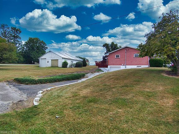 3rd image of 380 Clearview Dr NW