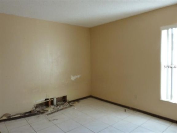 5th image of 305 Sanddollar Ct
