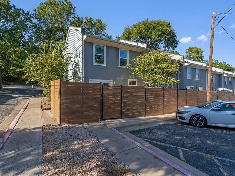 6211 Manor Rd #107 — Photo 40