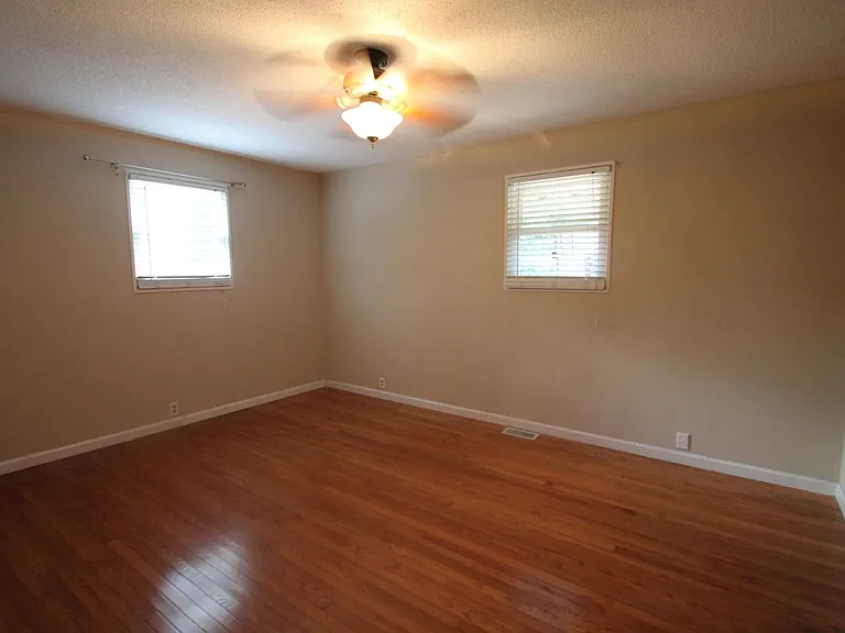 1636 Amber Ln — Photo 18