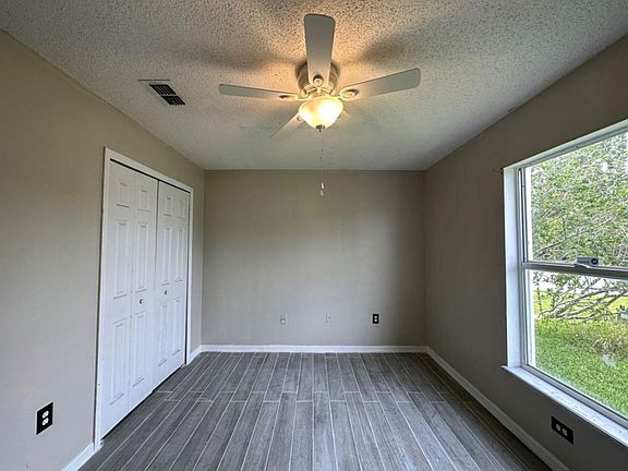 4th image of 216 Great Yarmouth Ct