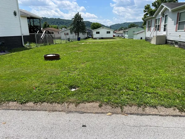 2205 Kanawha St, Moundsville, WV 26041