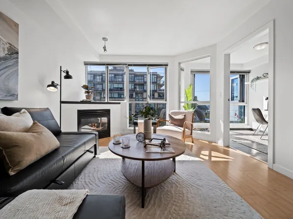 122 E 3rd St #409, North Vancouver, BC V7L 1E6