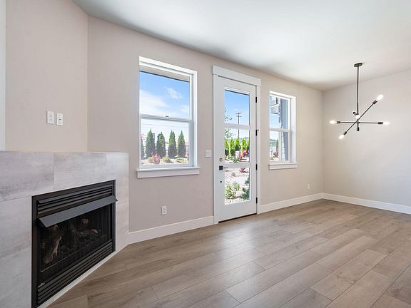 3rd image of 20518 NE Empire Ave