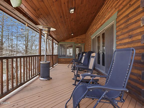 12th image of 992 Winterdale Rd