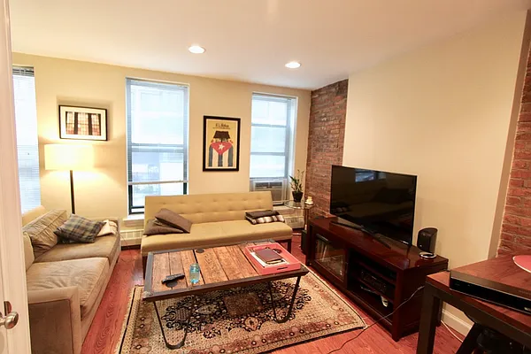 Rented by Mae Equities | media 15