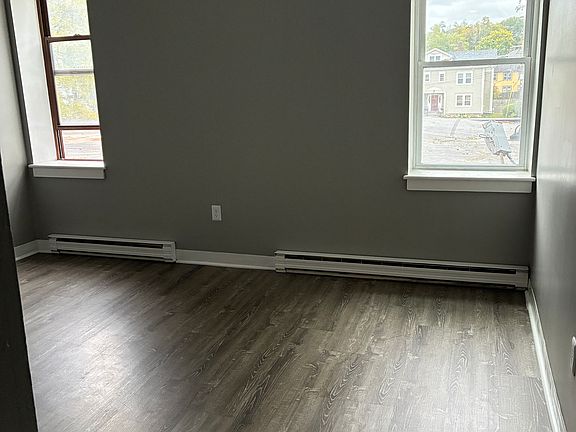 4th image of 301 Main St #210