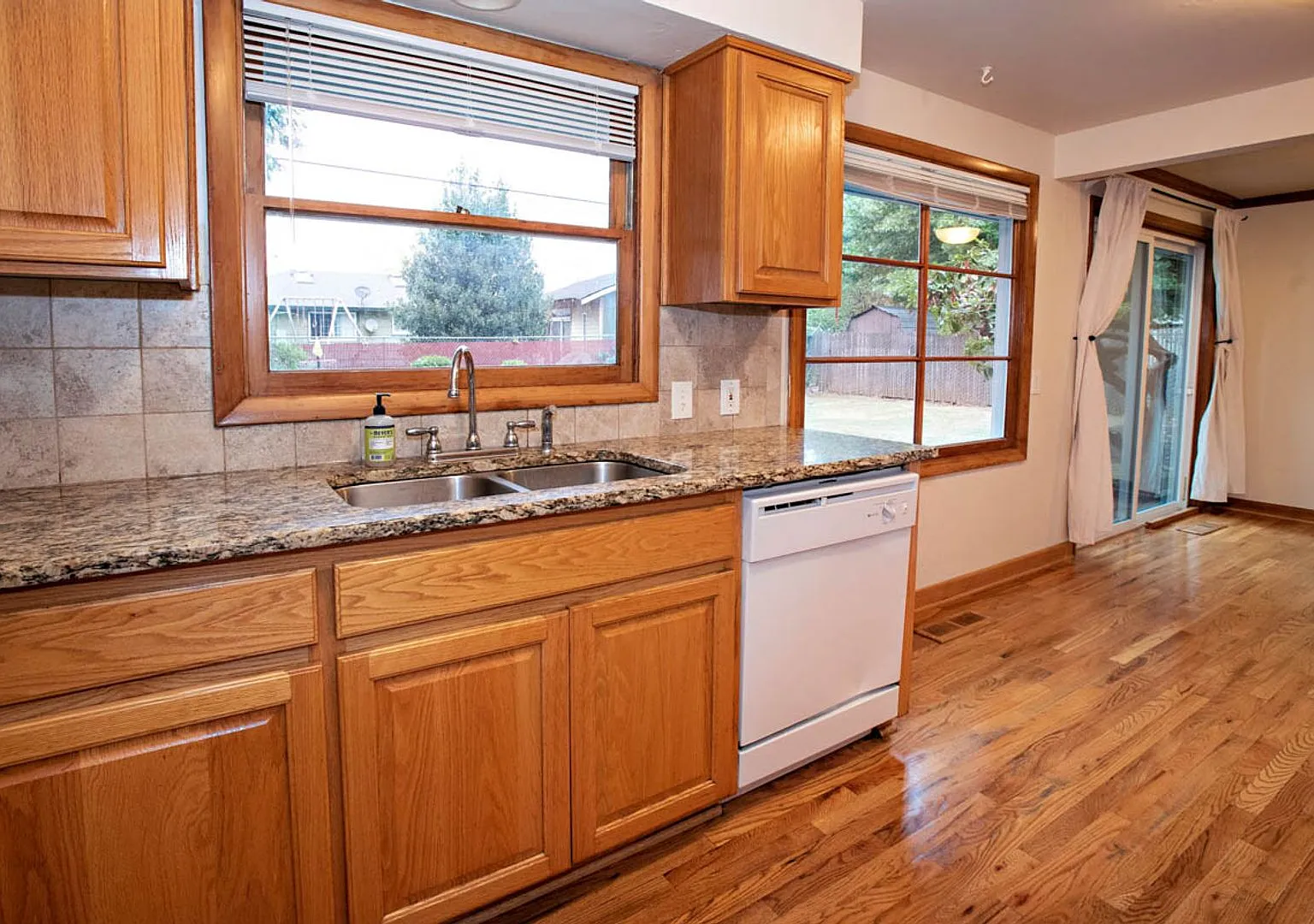 Ideal 3 Bed, 1 Bath House with AC, Fenced Yard, & Garage — Photo 4