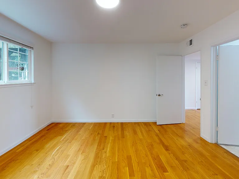 1040 Ashbury St — Photo 8
