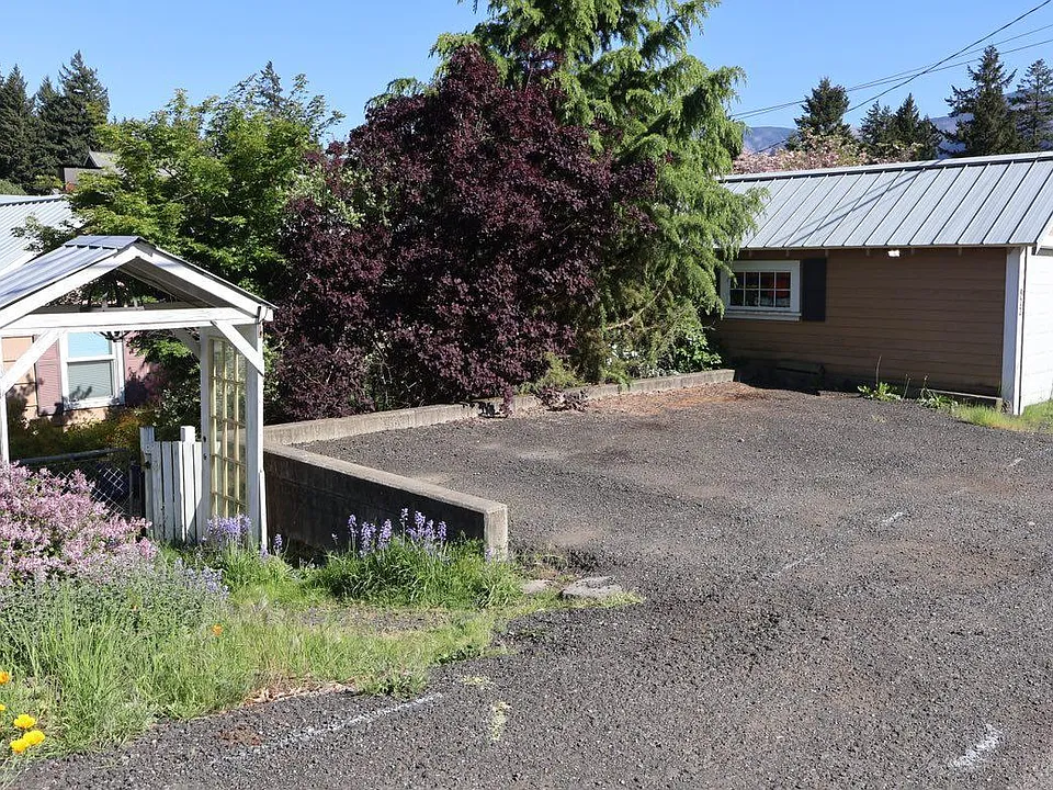 922 Wind River Hwy #1