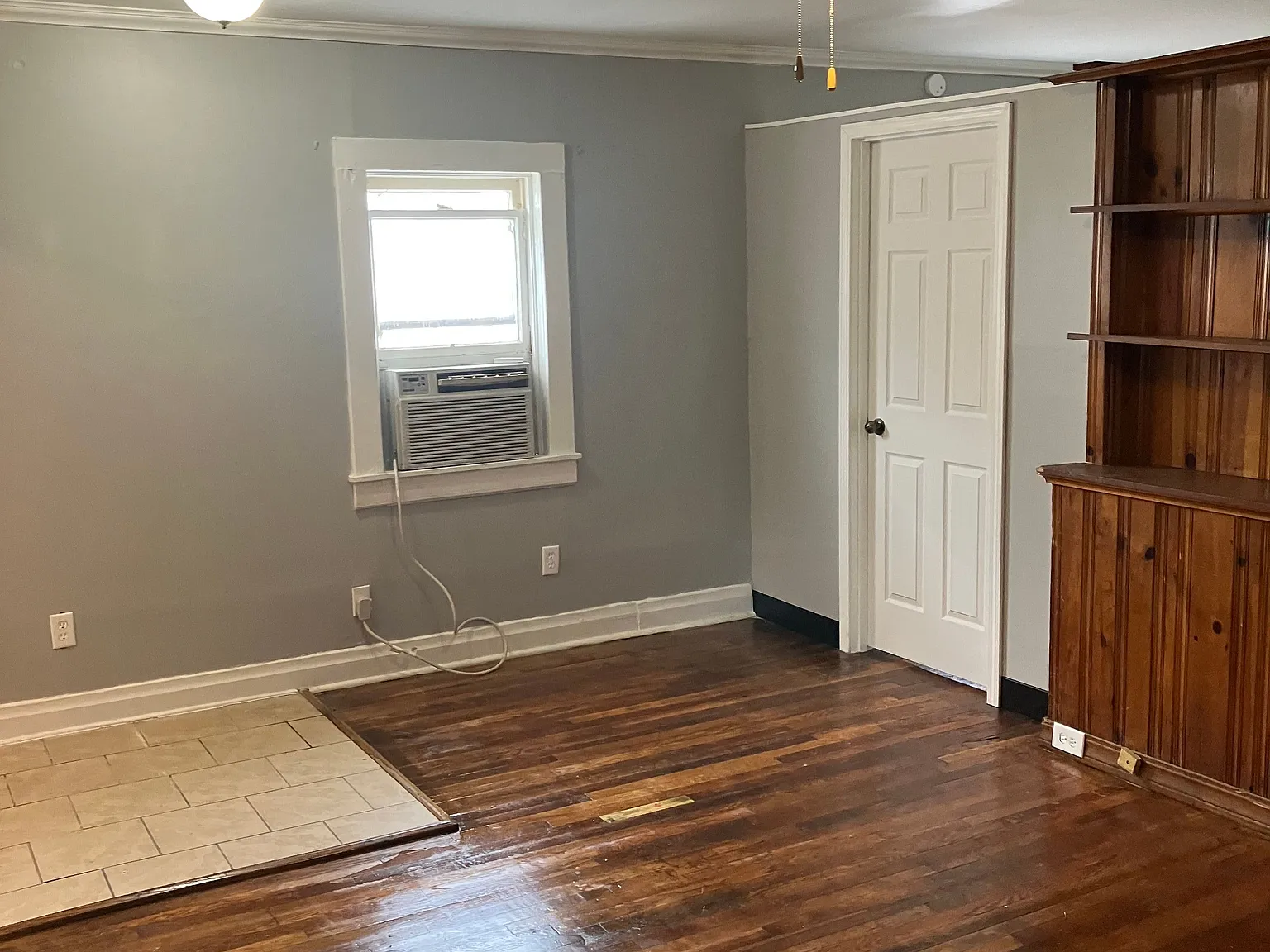 1 bed, 1.0 bath, $880 — Photo 2