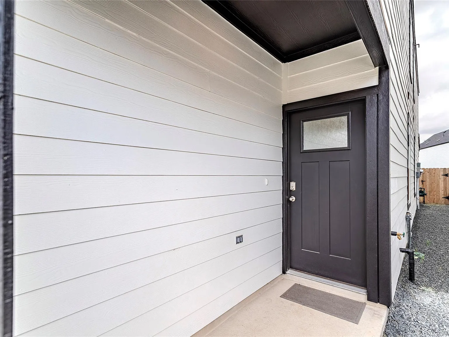 3 bed, 2.5 bath, 1979 sqft, $2,500 — Photo 2