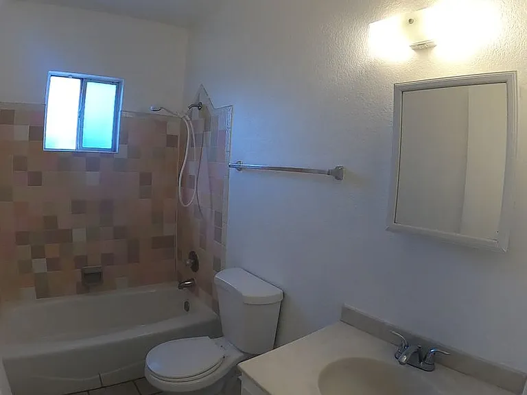 305 N Almendra St — Photo 9