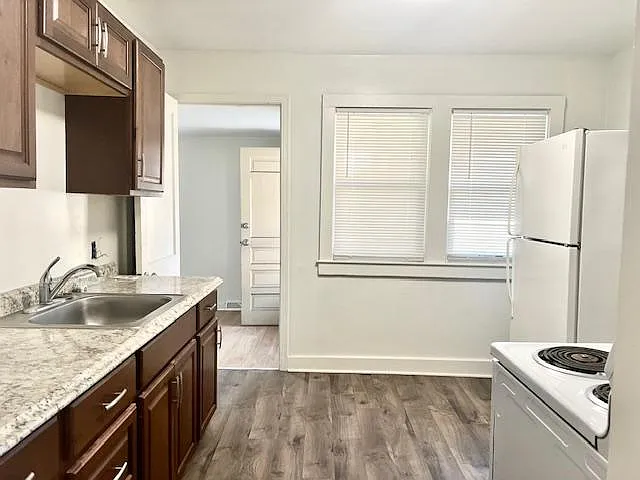 2 bed, 1000 sqft, $1,500 — Photo 3