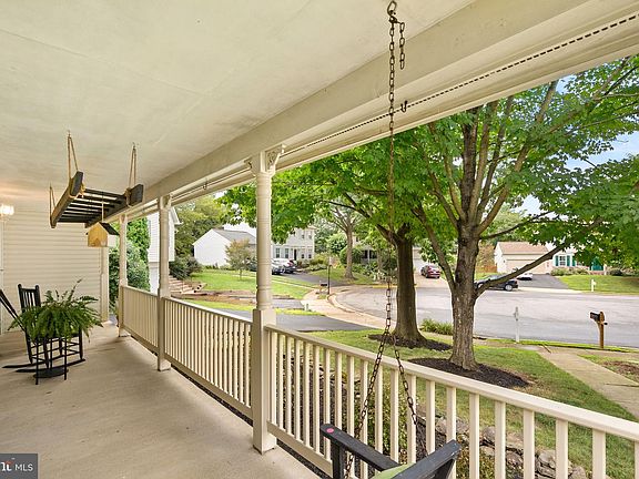 3rd image of 37743 Sutton Dr