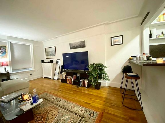 2nd image of 120 W 71st St APT 1F