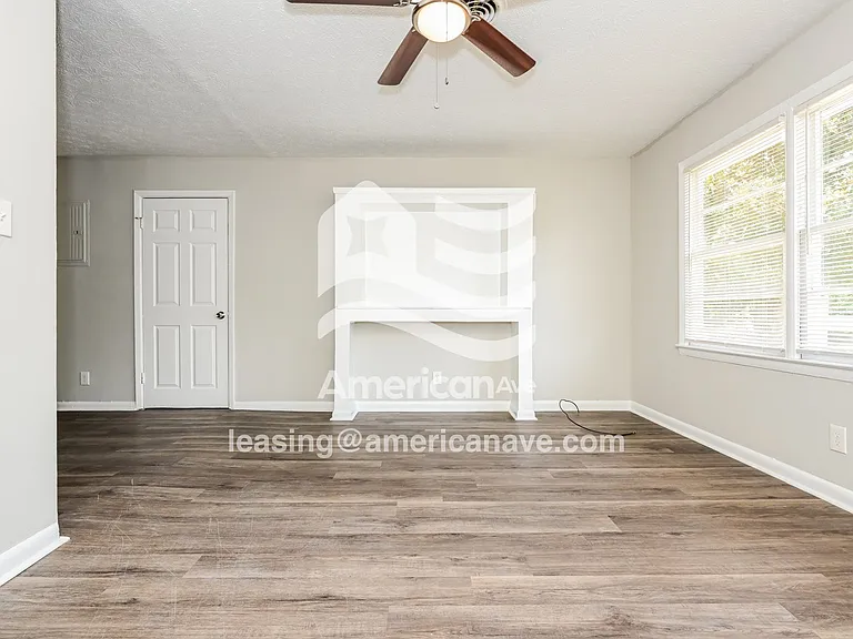 181142_004_living_room_12962856.jpg