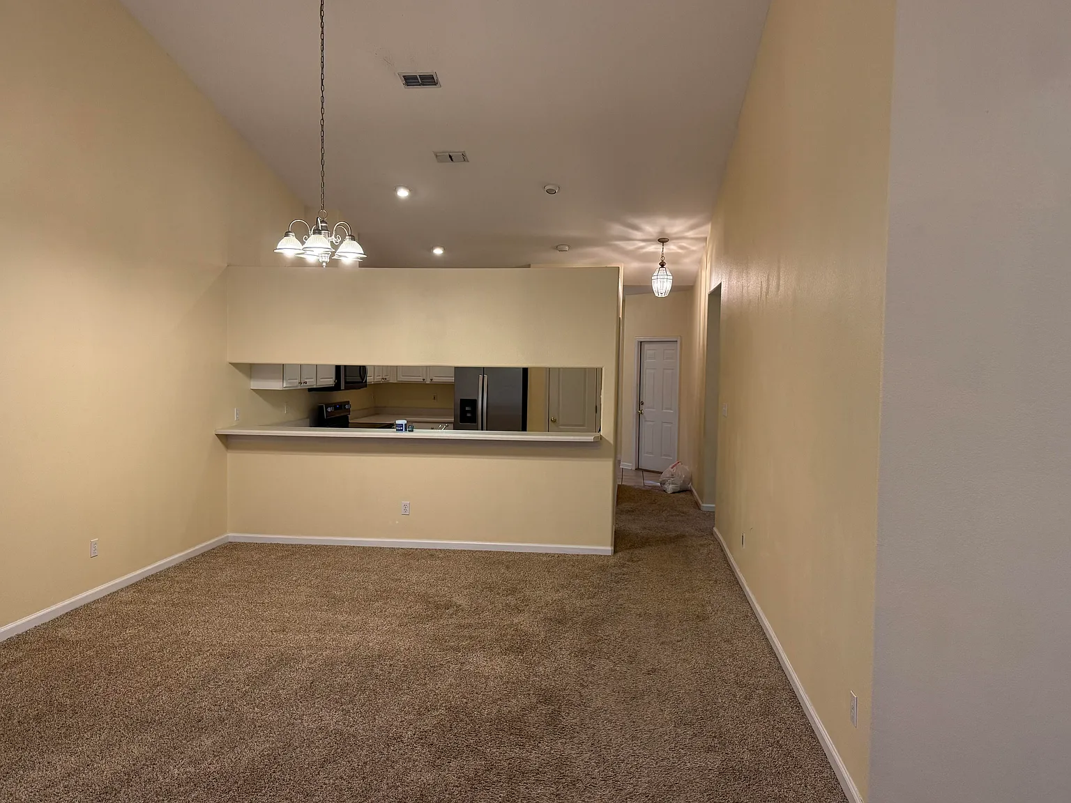 3 bed, 1447 sqft, $2,100 — Photo 4