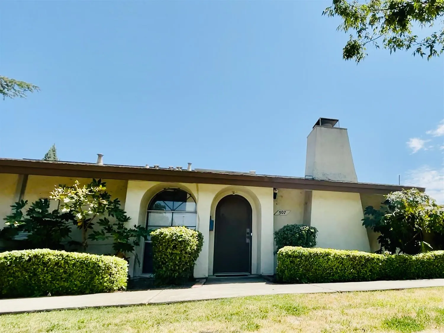 307 Bridge Pl photo 1