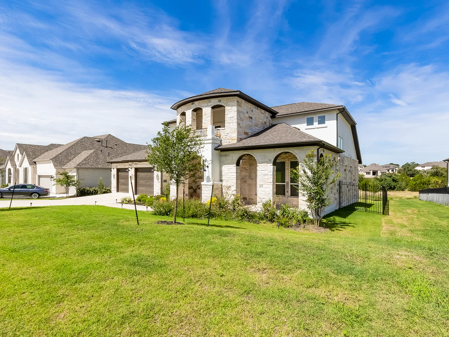 4 bed, 5217 sqft, $5,900 — Photo 4