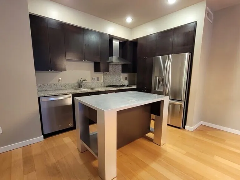 1930 S River Dr #W201 — Photo 7