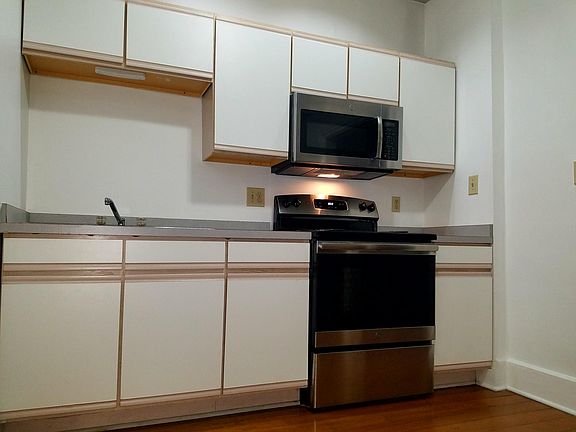 3rd image of 739 N High St