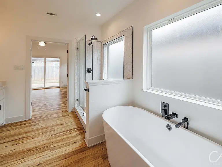 4 bed, 2070 sqft, $3,300 — Photo 4
